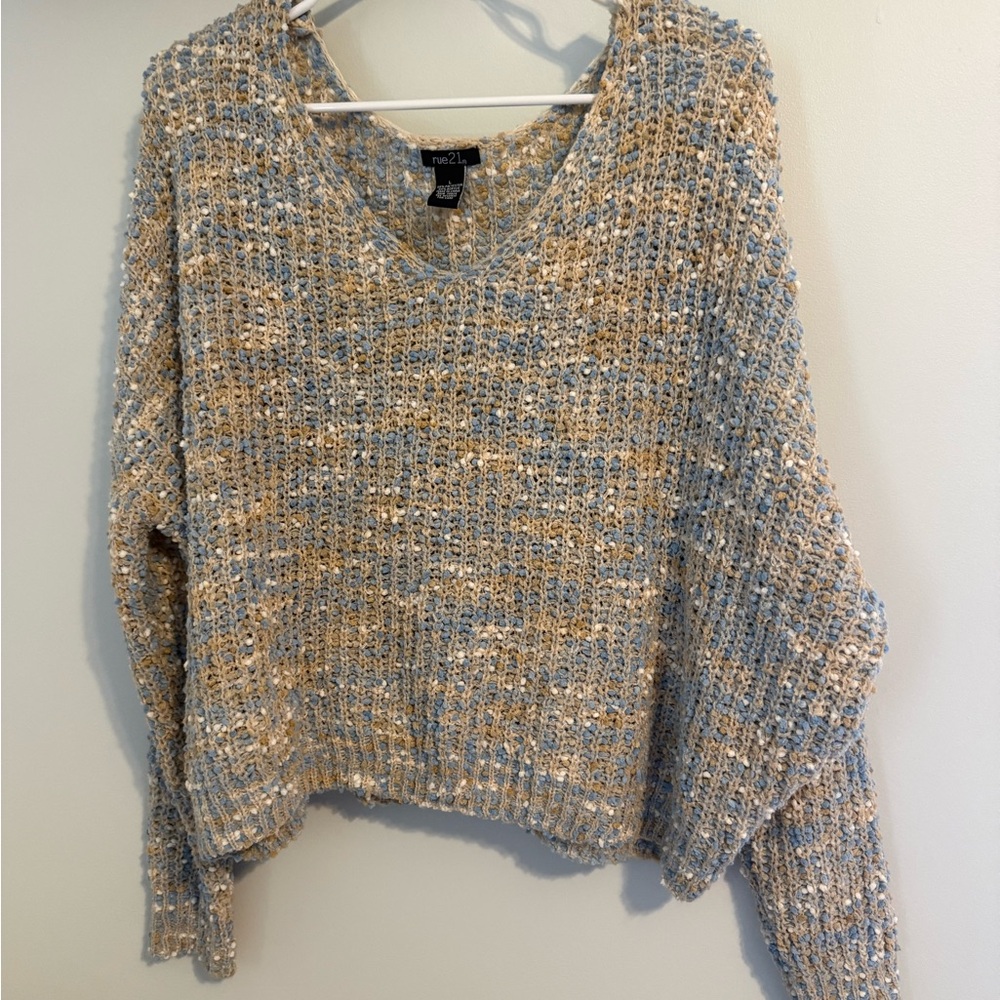 Rue21 Textured V-Neck Sweater in Cream and Gray
